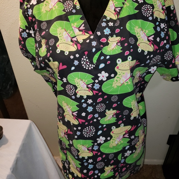 Scrub studio sz. Large Womans Scrub Top - Picture 1 of 4
